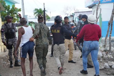 GUATEMALA: Dominicano presenta libro sobre lucha por la democracia GUATEMALA: Dominicano presenta libro sobre lucha por la democracia