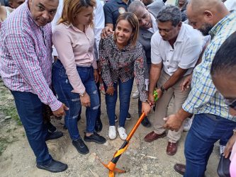 Júnior Santos da primer picazo para obras en Los Alcarrizos Júnior Santos da primer picazo para obras en Los Alcarrizos