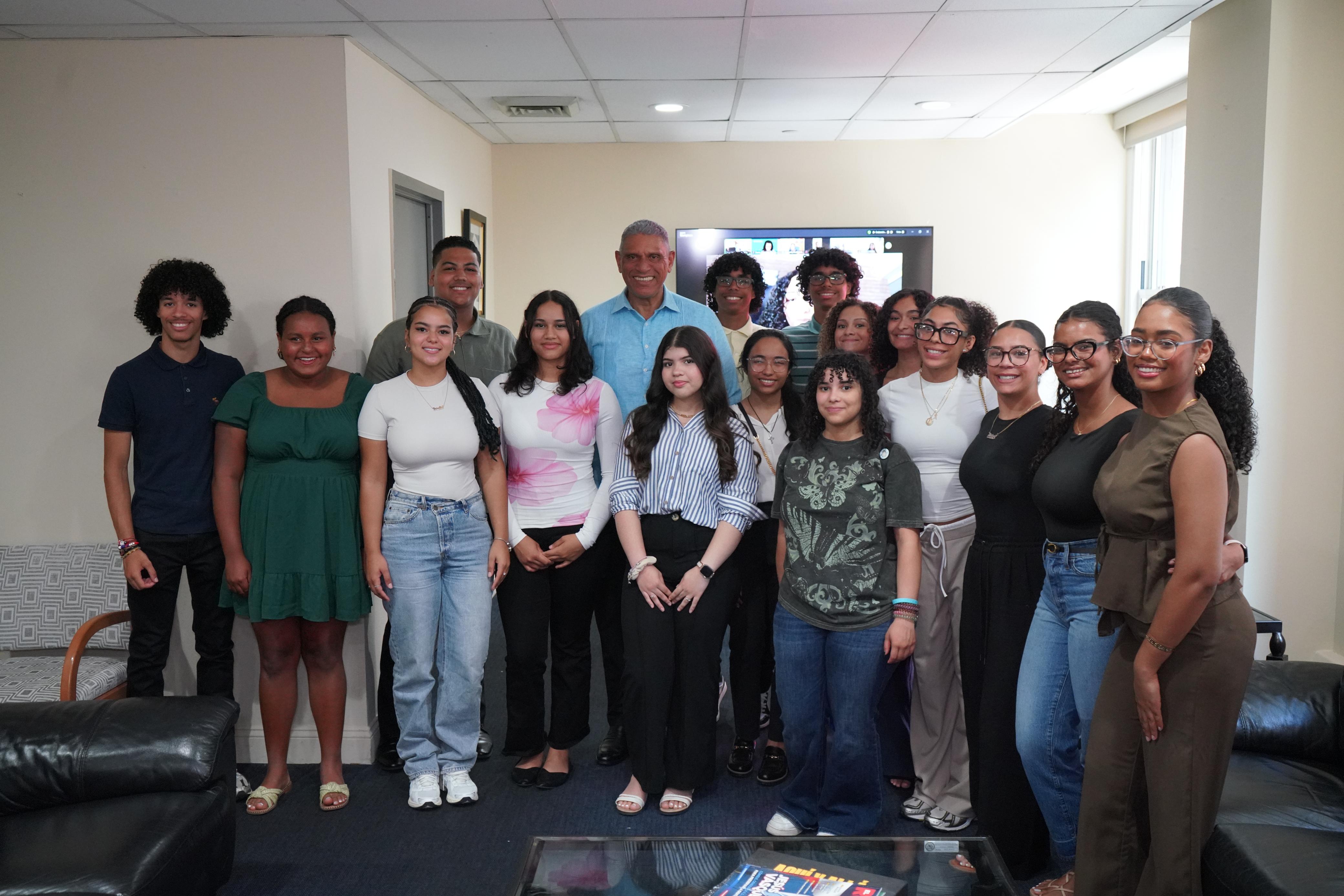 NY: Entregan premios a estudiantes meritorios dominicanos imagen