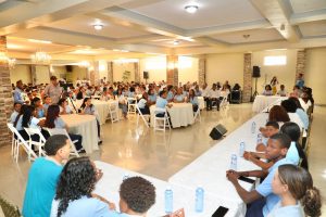 Presidente dominicano sostiene encuentro con jóvenes en Azua Presidente dominicano sostiene encuentro con jóvenes en Azua