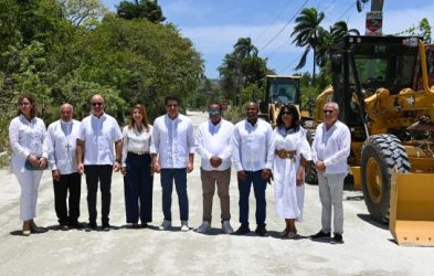 Inician reconstrucción vía de acceso a playa Teco en Maimón Inician reconstrucción vía de acceso a playa Teco en Maimón