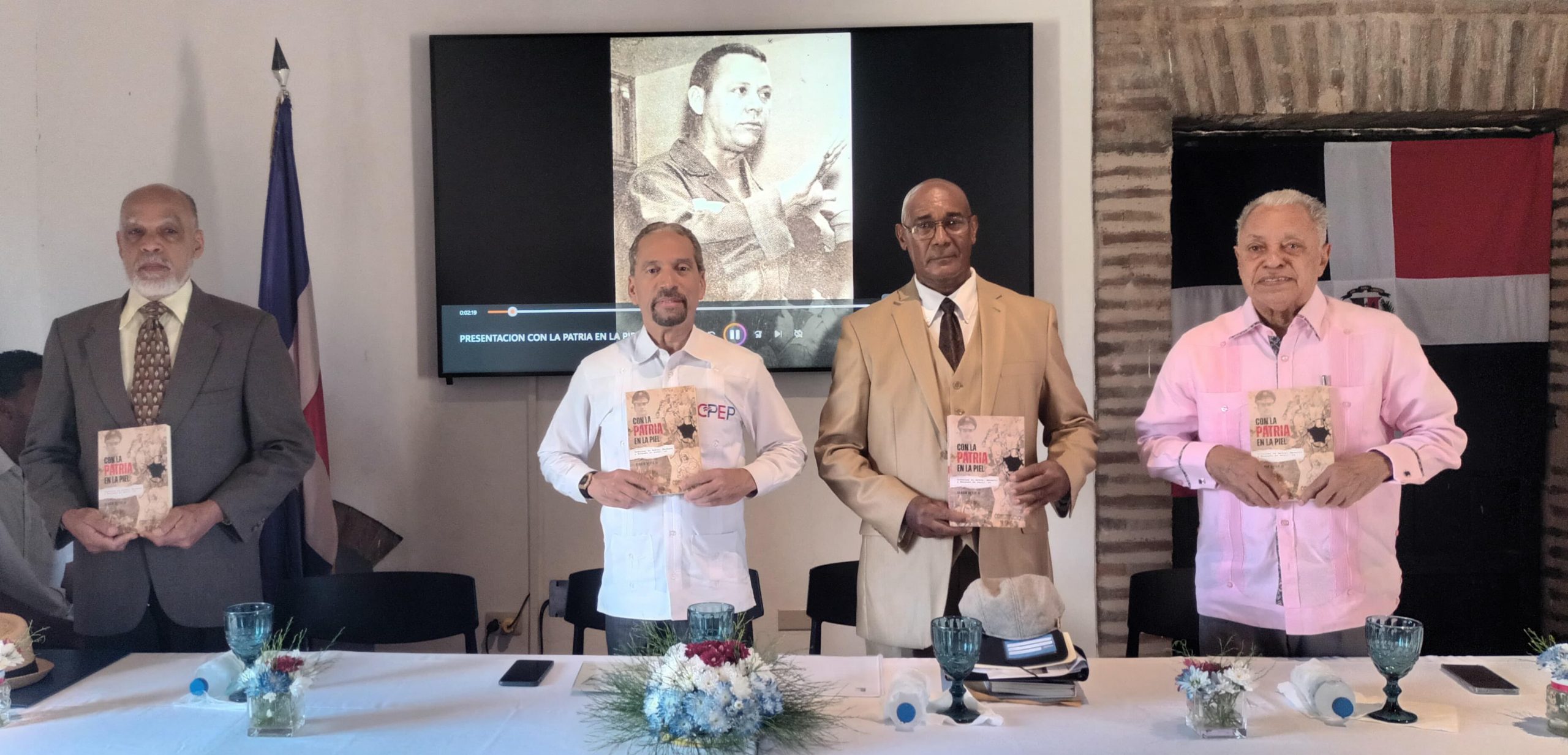 Efemérides Patrias publica Libro “Con la Patria en la piel” imagen