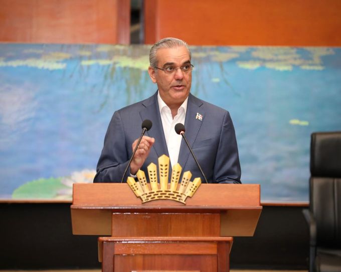 Abinader propone se declare sargazo una prioridad regional imagen