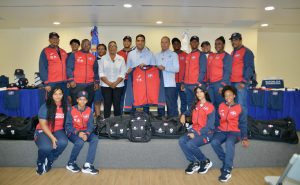 Miderec entrega indumentaria delegación dominicana Panam