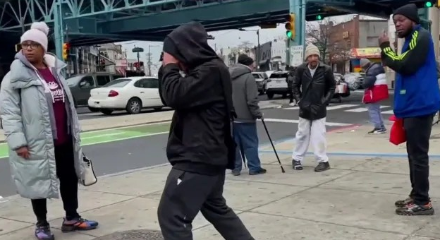 Dominicanos conviven con los ‘zombies’ de Filadelfia imagen