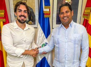 BARCELONA: Impulsan formación dominicanos exterior