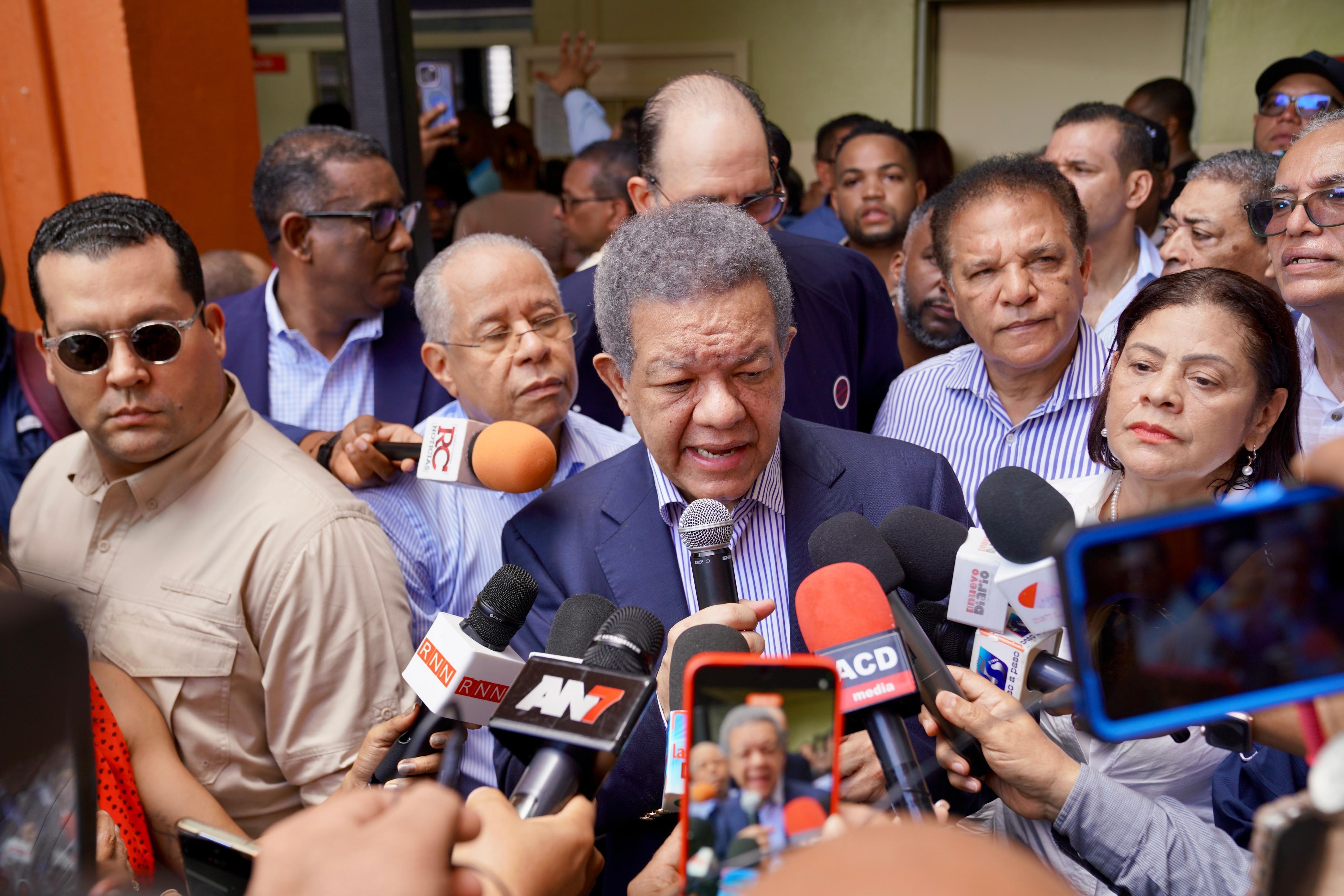 Leonel ve es pobre desempeño económico de Rep. Dominicana imagen