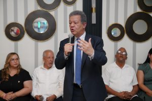 Encuesta arroja que FP ya está en primer lugar, según Leonel