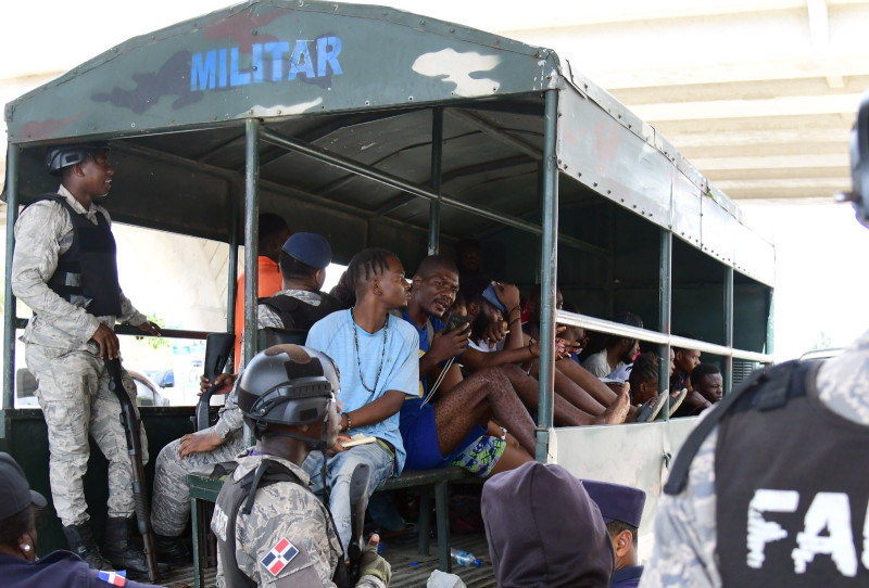 R.Dominicana repatrió a 1,399 haitianos y detuvo a otros 235 R.Dominicana repatrió a 1,399 haitianos y detuvo a otros 235