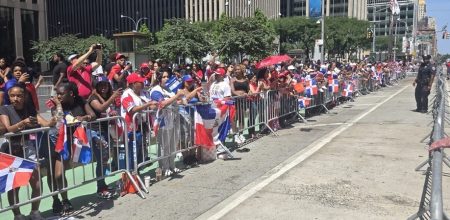 Miles participan en el Desfile  Dominicano en Nueva York