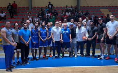 Equipo RD basket y Fedombal impactan comunidad deportiva