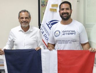 Odontólogo RD busca récord Guinness visitas estadios MLB Odontólogo RD busca récord Guinness visitas estadios MLB