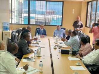 Ministro dominicano de Trabajo escucha reclamos sindicales Ministro dominicano de Trabajo escucha reclamos sindicales