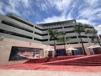 Inauguran el Parqueo Plaza Colonial para mejorar movilidad