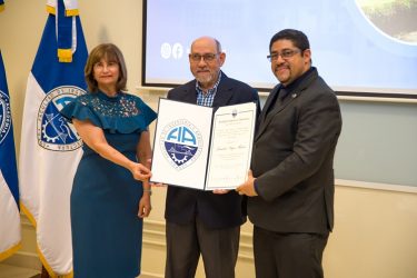 UASD reconoce al director general de la Onesvie UASD reconoce al director general de la Onesvie