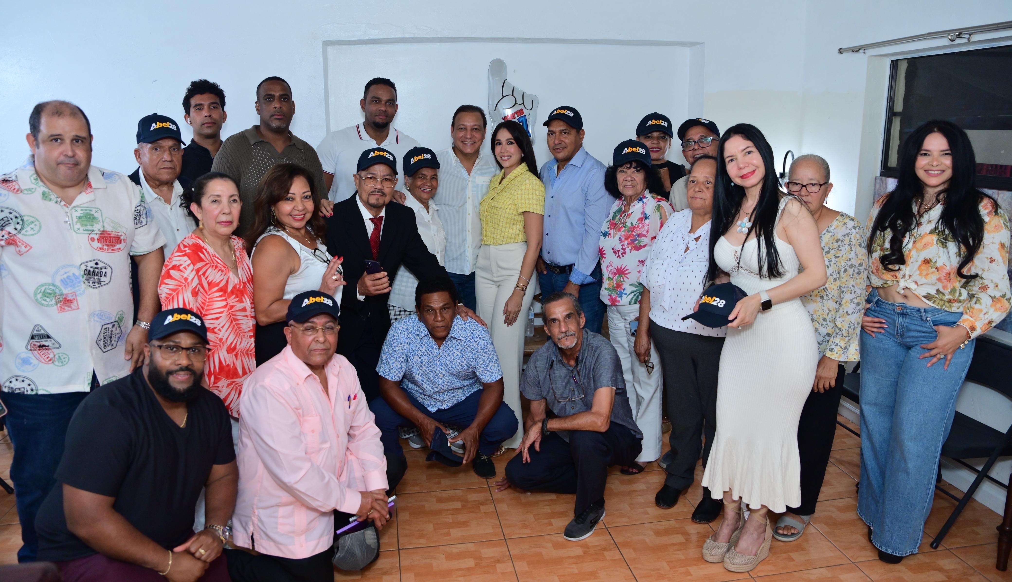 Abel continúa encuentros con dominicanos en el exterior imagen