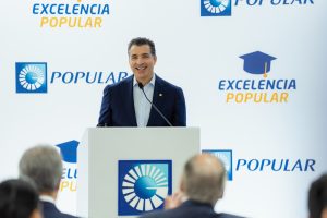 Banco Popular otorga 32 becas a estudiantes de bajos recursos