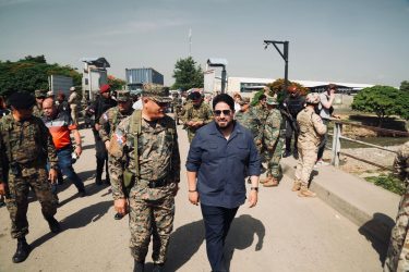 Subsecretario Defensa EE.UU. y Ministro RD recorren la frontera Subsecretario Defensa EE.UU. y Ministro RD recorren la frontera