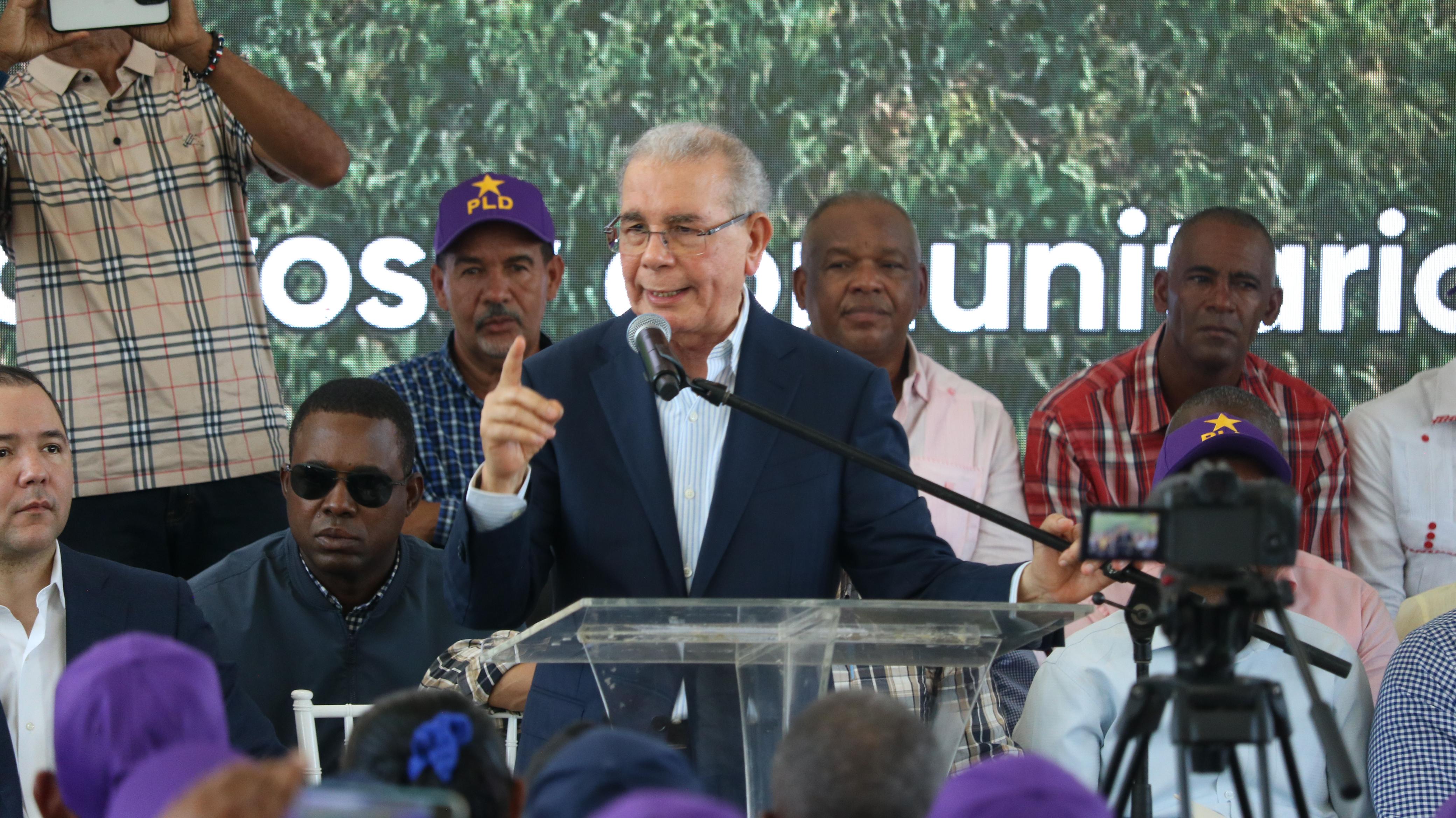 Danilo denuncia abandono de los hospitales dominicanos imagen