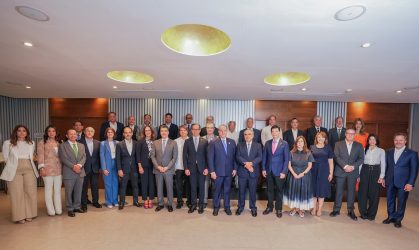 Ministro y altos empresarios hablan sobre la economía RD Ministro y altos empresarios hablan sobre la economía RD