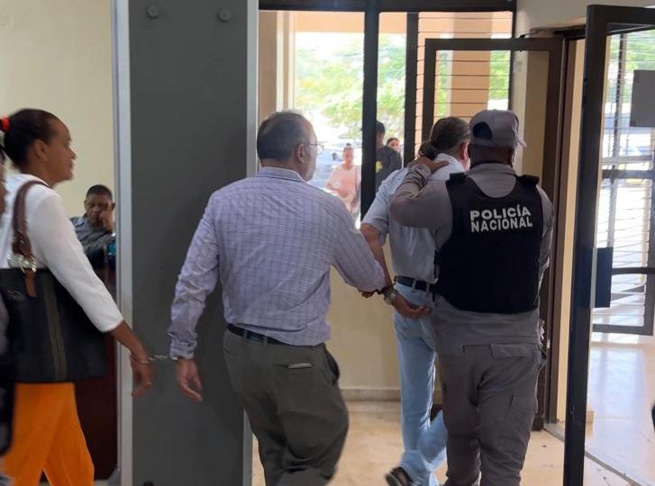 Apresan 3 hombres en Puerto Plata por estafa inmobiliaria imagen