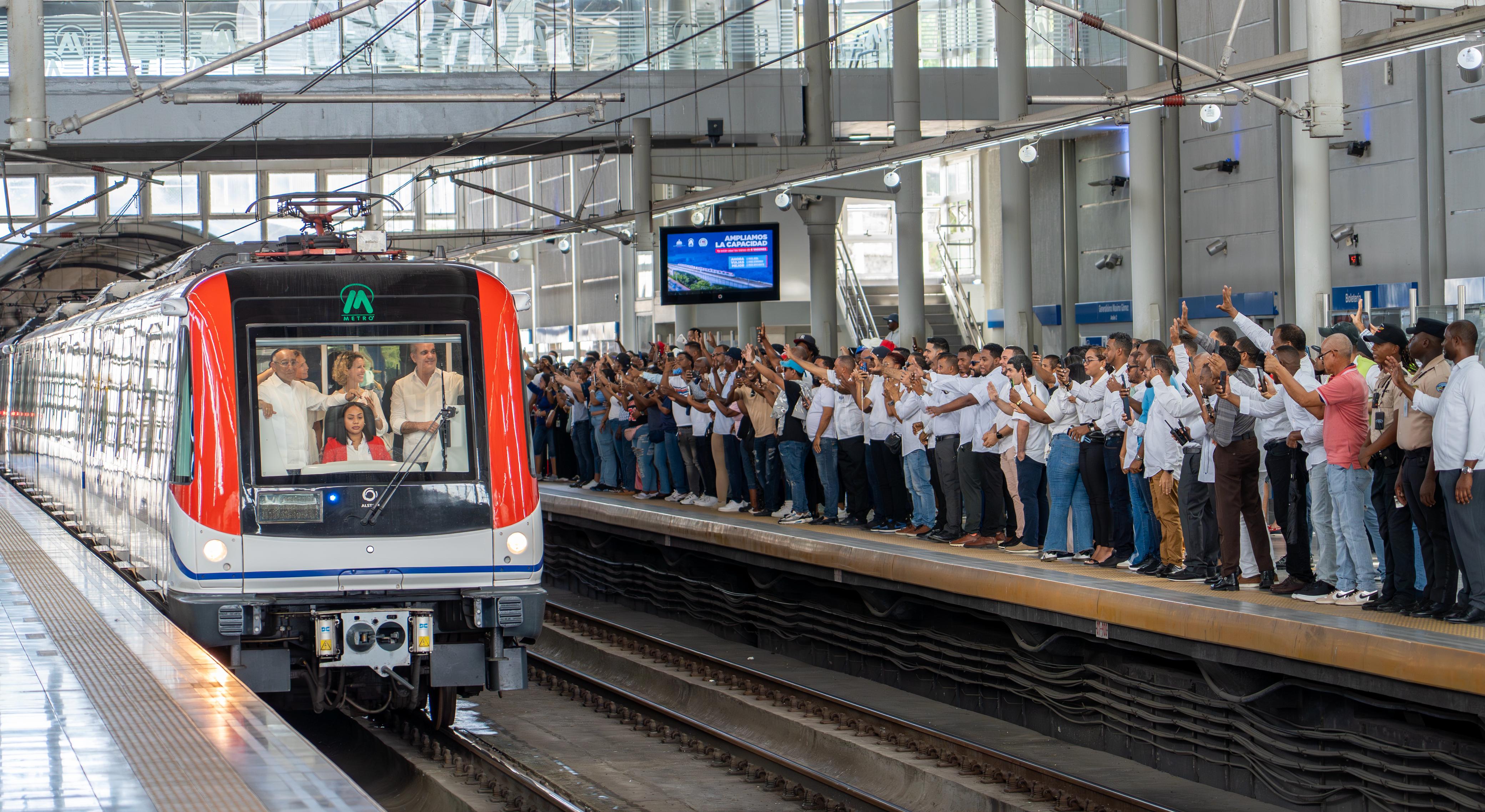 Abinader inaugura la ampliación del Metro de Santo Domingo imagen