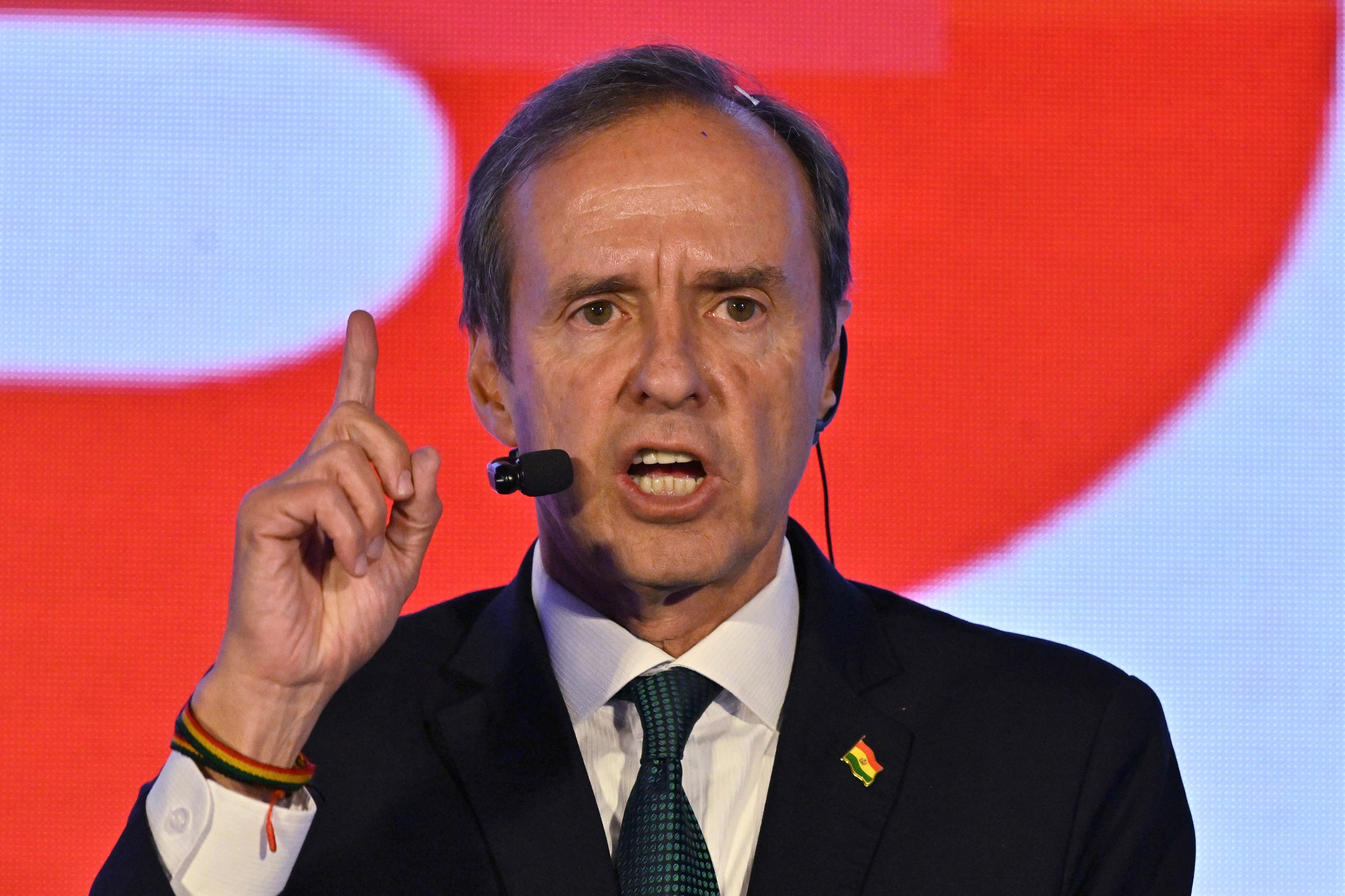 BOLIVIA: Presidente reducirá a la mitad su salario y a Gabinete imagen