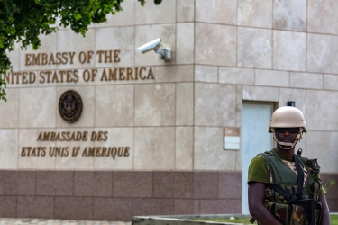Personal diplomático EU sigue confinado en su embajada Haití Personal diplomático EU sigue confinado en su embajada Haití