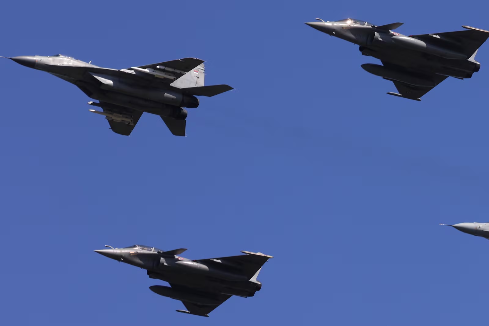 Cazas EEUU rastrean cerca de Alaska bombarderos de Rusia imagen