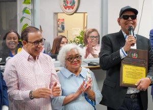 NY: Consulado RD reconoce al artista Fernando Villalona