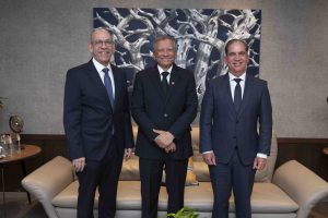 Leonardo Aguilera recibe a su homólogo del Banco Santa Cruz