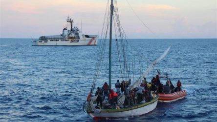 Guardia costera recupera barcos abordados por piratas en Haití