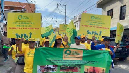 Frente Amplio protesta en SDE por alto costo canasta familiar