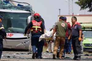 MEXICO: Al menos 10 muertos y 50 heridos por un accidente