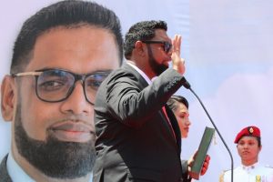 Custodiado por aviones EU, se juramenta Presidente Guyana