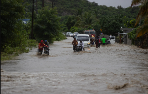 Fuertes inundaciones en RD con cientos desplazados por lluvias