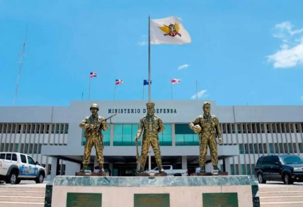 Presidente cambia mandos del
Ejército, FAD y otros organismos