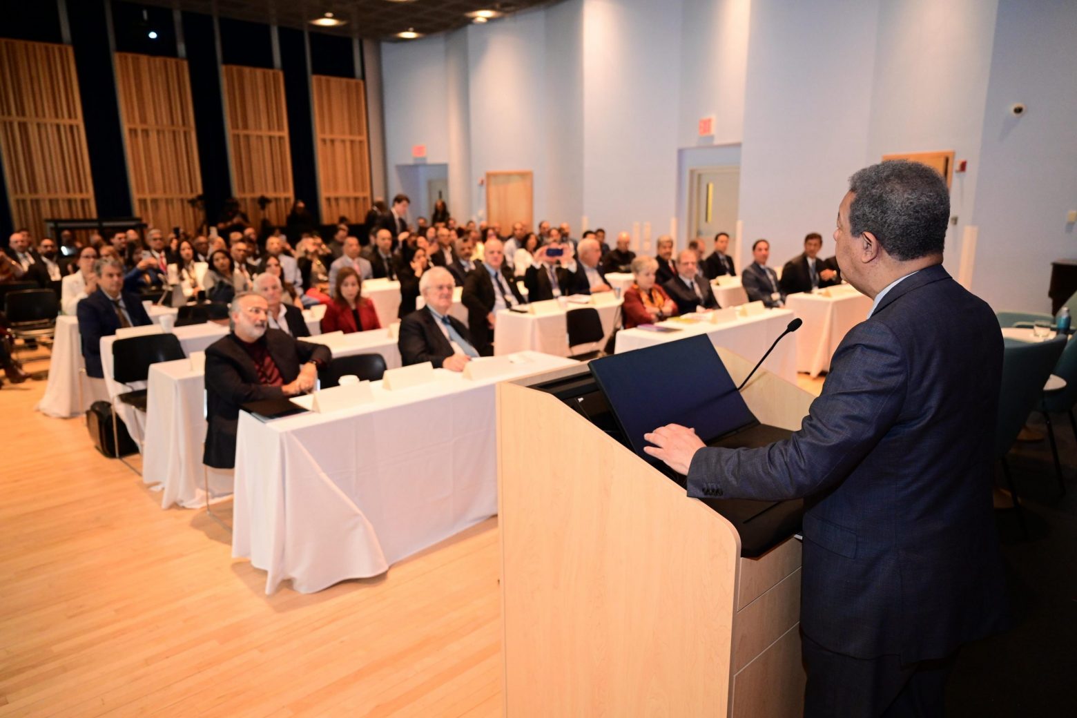 Foro Global llamada analizar desafíos económicos de región imagen