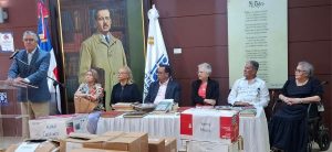 Artistas y figuras públicas de RD donan libros a privados libertad