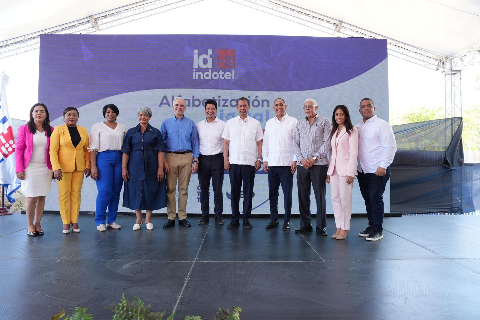 Llevarán educación digital a 100 mil adultos en Rep. Dominicana imagen