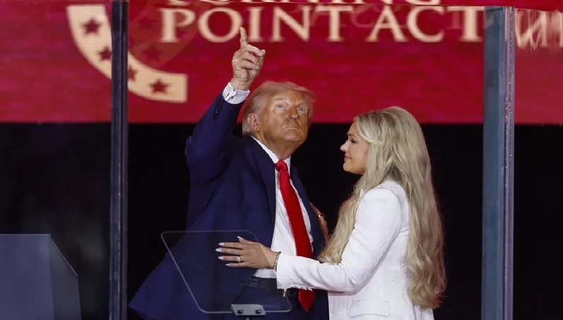 Trump califica a Kirk como uno de «los más grandes patriotas» imagen