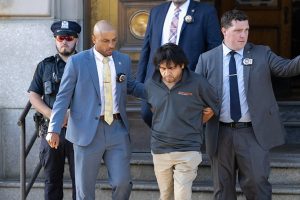 Acusado asesinar dominicana condujo sin rumbo mientras ella se desangraba