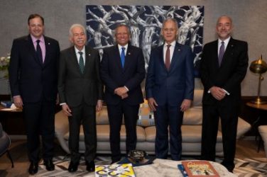 Presidente Banreservas recibe visita de ejecutivos del BHD