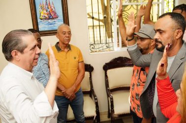 García juramenta dirigentes partido Esperanza Democrática