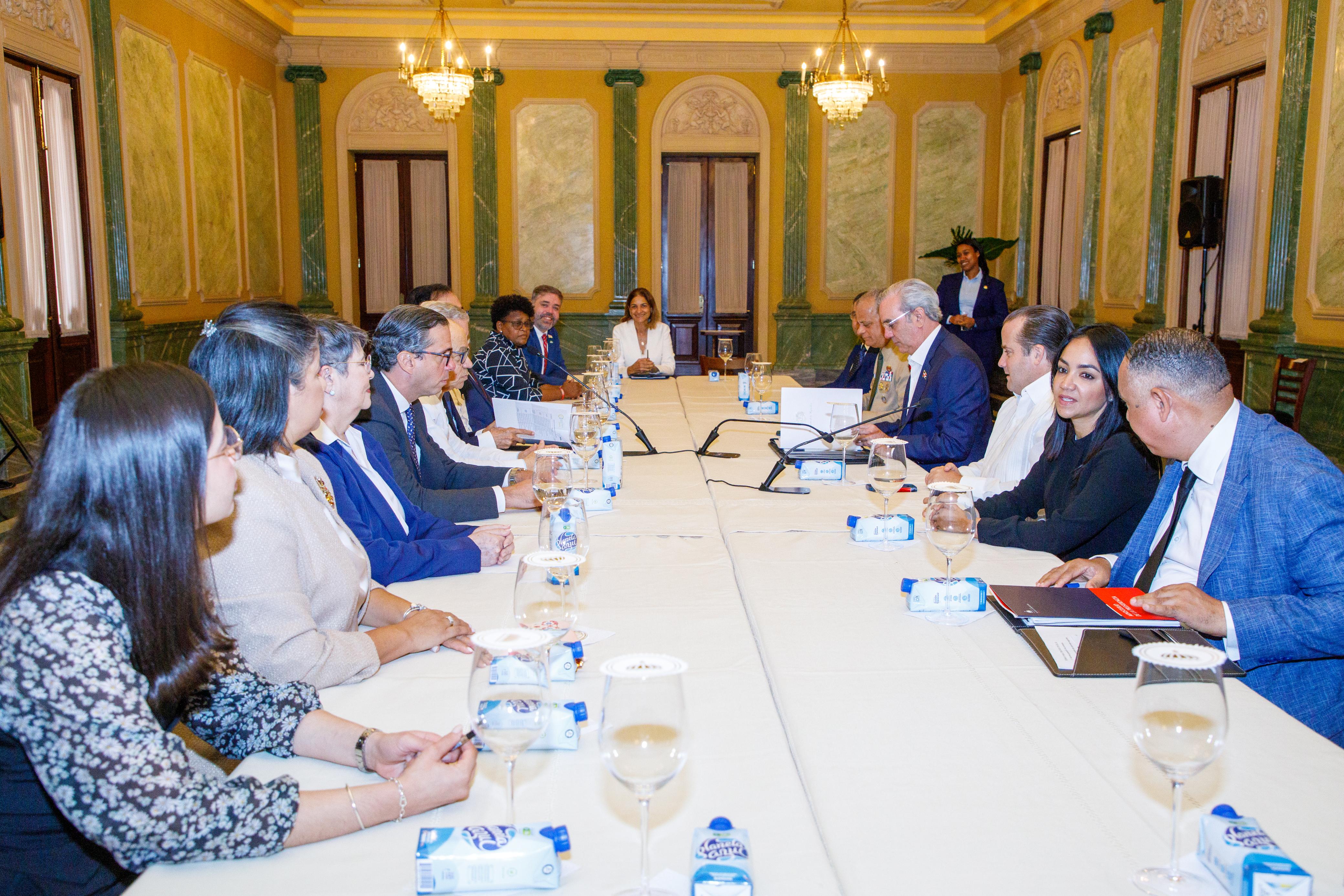 CES entrega Abinader informe situación Haití y efectos en RD imagen