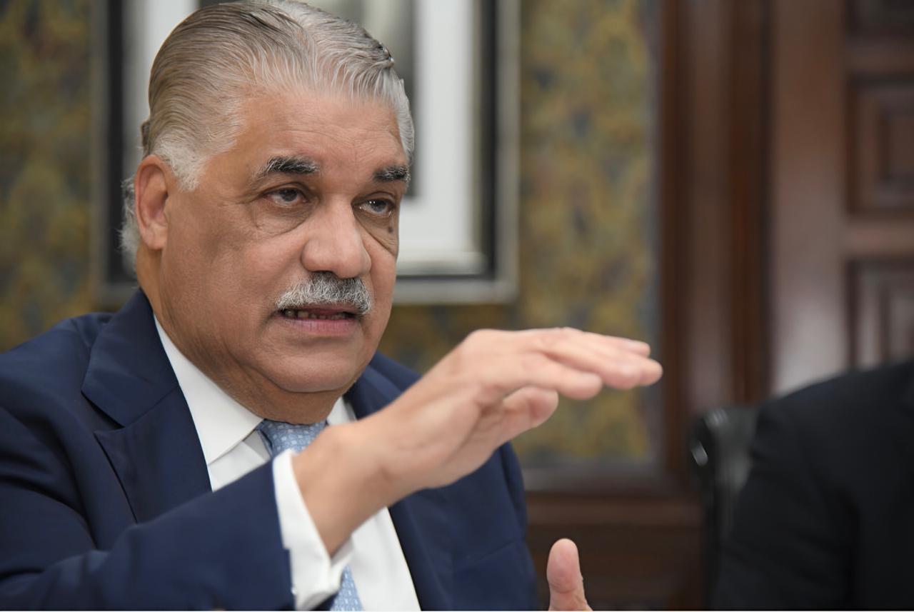 Excanciller cree Gobierno lleva RD al descalabro y corrupción imagen