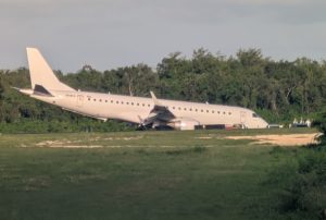 Un avión aterriza de emergencia en el Aeropuerto Las Américas