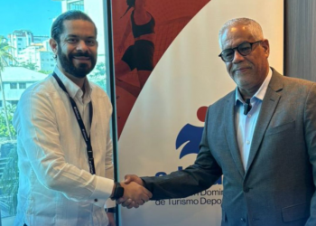 ADOTURD y Oceanman firman acuerdo turismo deportivo RD