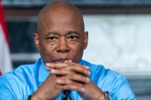 NUEVA YORK: Alcalde Adams desiste de buscar la reelección