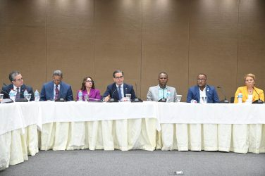 Diputados reúnen empresarios para hablar del Código Laboral